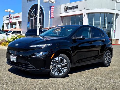Used 2023 Hyundai Kona SEL FWD image 3