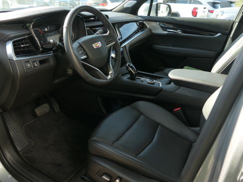 Certified 2025 Cadillac XT6 Premium Luxury FWD image 13