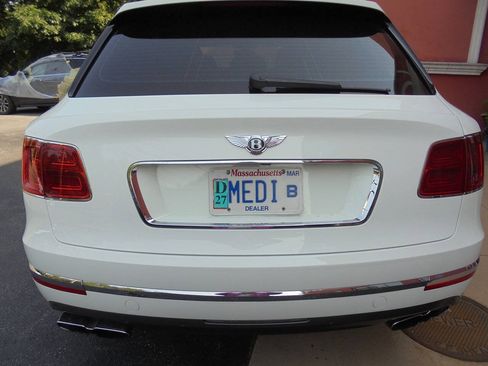 Used 2019 Bentley Bentayga AWD/4WD image 6