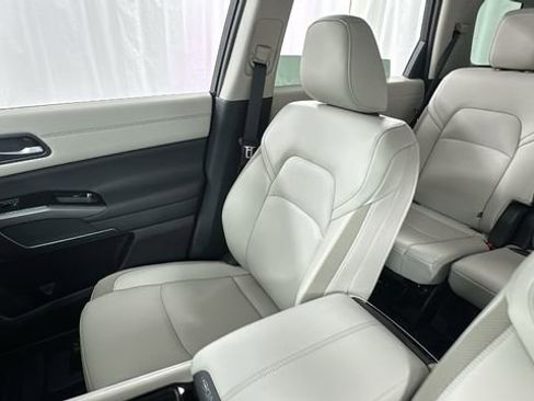 New 2026 Nissan Pathfinder SL AWD/4WD image 13
