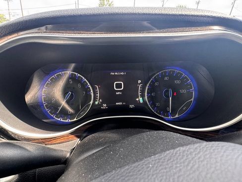 Used 2022 Chrysler Pacifica Limited FWD image 10