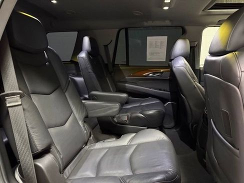 Used 2020 Cadillac Escalade Luxury w/ Escalade Sport Edition AWD/4WD image 21