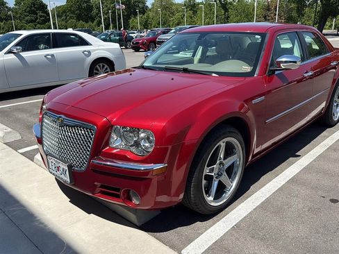 Used 2009 Chrysler 300 C RWD image 2