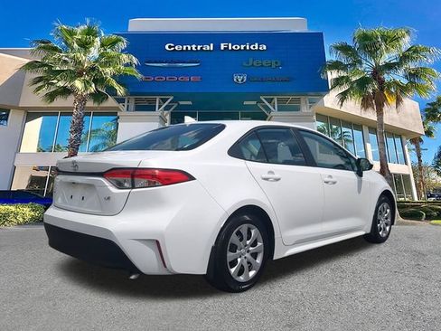 Used 2026 Toyota Corolla LE FWD image 5