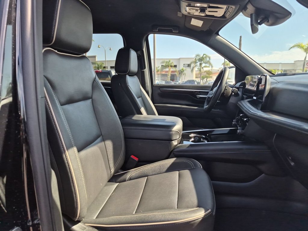 Used 2026 Chevrolet Suburban Premier AWD/4WD image 28