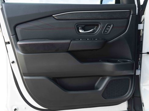Used 2026 Honda Pilot Black Edition image 38