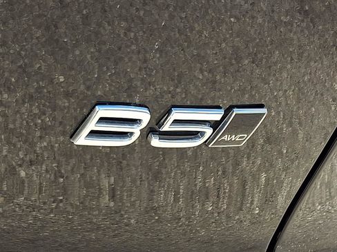 Certified 2025 Volvo XC40 B5 Ultra AWD/4WD image 30