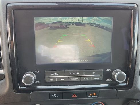 Used 2024 Nissan Frontier SV image 17