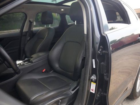 Used 2019 Jaguar F-PACE AWD/4WD image 27