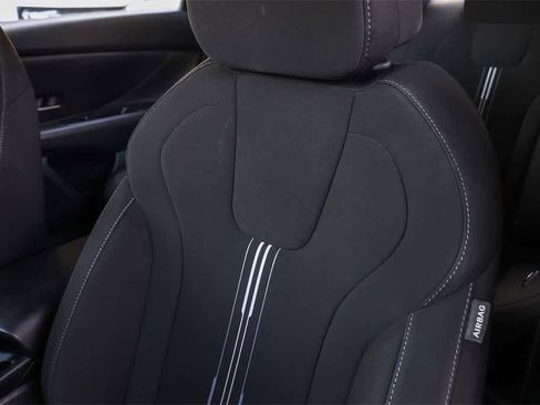 Used 2022 Hyundai Elantra SEL w/ Preferred Accessory Package image 26