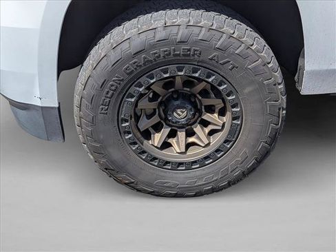 Used 2016 Chevrolet Tahoe LTZ RWD image 15