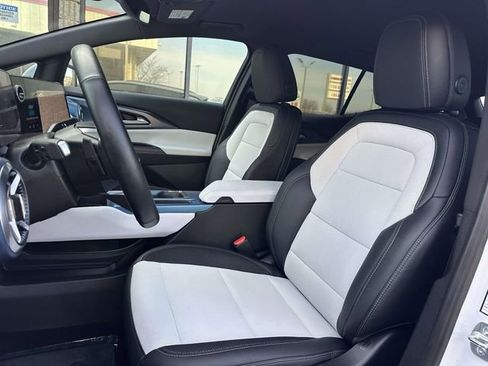 Used 2025 Chevrolet Equinox EV LT image 14