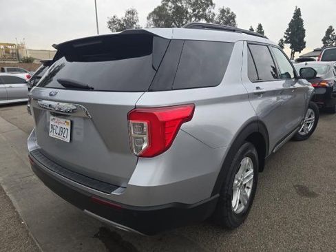 Used 2022 Ford Explorer XLT w/ Equipment Group 202A image 4