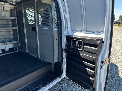 Used 2020 Chevrolet Express 2500 RWD image 23