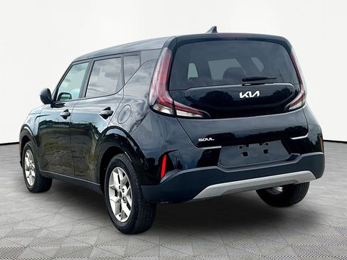 Used 2023 Kia Soul LX w/ LX Technology Package FWD image 11