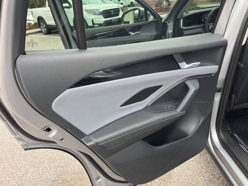 New 2026 Volkswagen Tiguan SE image 12