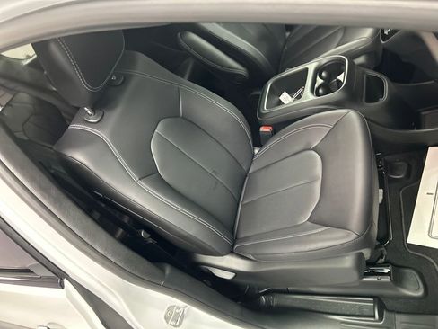 New 2026 Chrysler Pacifica Select image 25