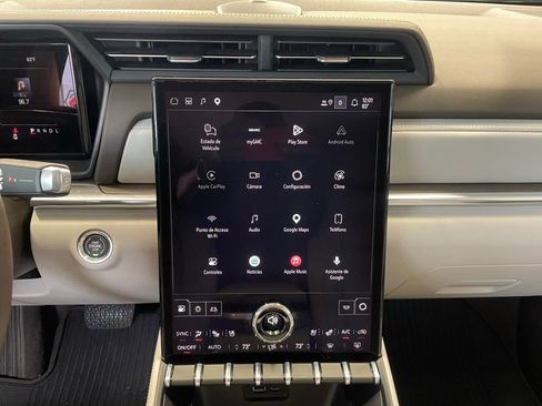 Used 2026 GMC Terrain Denali w/ LPO, Black Badging Package AWD/4WD image 17