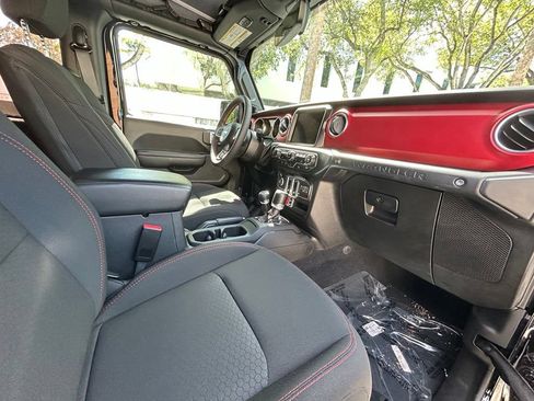 Used 2023 Jeep Wrangler Rubicon AWD/4WD image 34