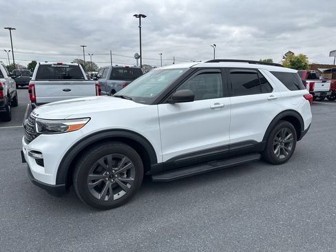 Used 2021 Ford Explorer XLT w/ Equipment Group 202A AWD/4WD image 2