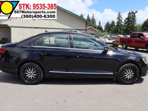 Used 2017 Volkswagen Jetta SEL FWD image 9