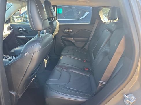 Used 2019 Jeep Cherokee Limited AWD/4WD image 6