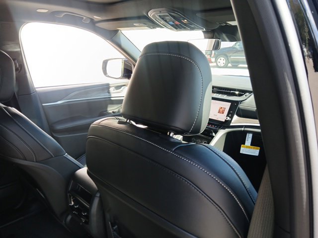 New 2027 Jeep Grand Cherokee Limited AWD/4WD image 21