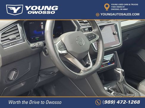 Used 2022 Volkswagen Tiguan SE w/ Panoramic Sunroof Package AWD/4WD image 9