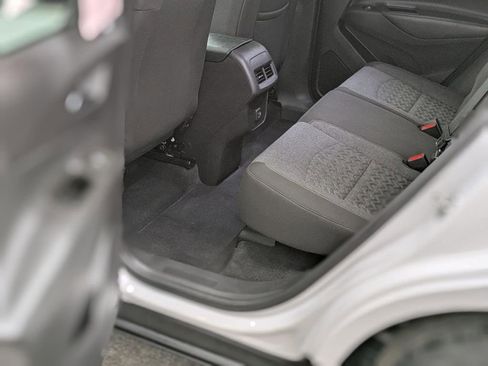 Used 2024 Chevrolet Equinox LT AWD/4WD image 23