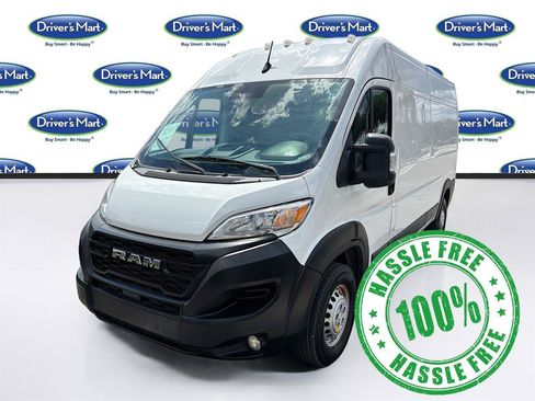 Used 2025 RAM ProMaster 2500 w/ Convenience Group FWD image 3