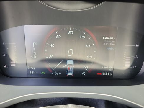 Used 2018 Volvo XC60 T5 Momentum w/ Vision Package AWD/4WD image 18