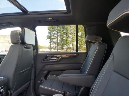 New 2026 GMC Yukon XL Elevation w/ Elevation Premium Package image 9