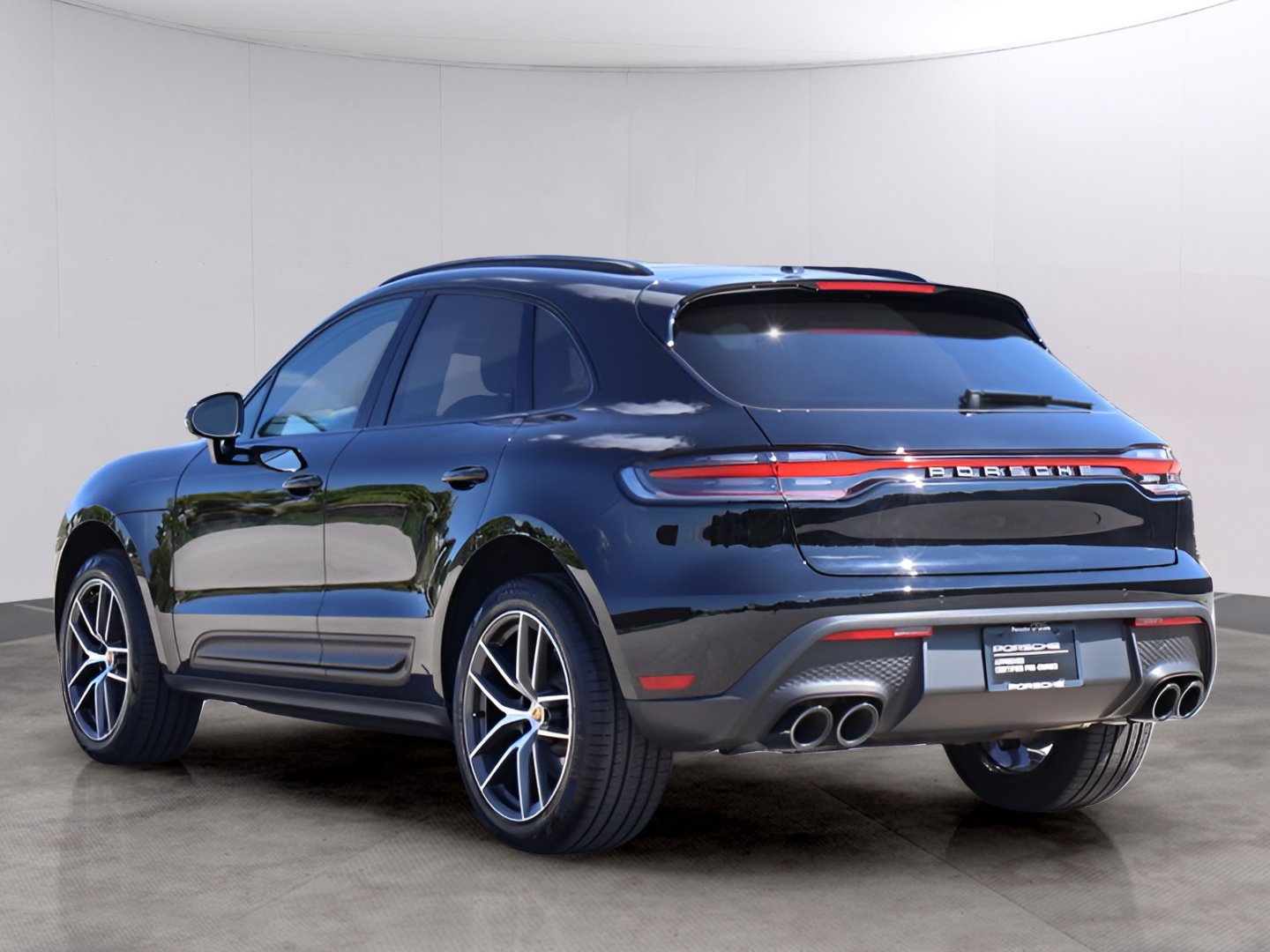 Certified 2026 Porsche Macan AWD/4WD image 3