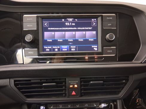Used 2023 Volkswagen Jetta SE FWD image 15