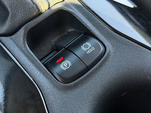 Used 2021 Toyota Corolla LE image 23