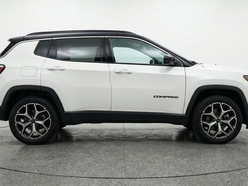 Used 2025 Jeep Compass Limited image 11