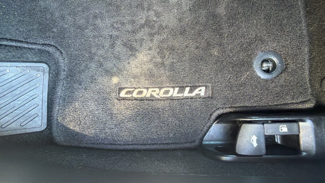 Used 2023 Toyota Corolla SE w/ SE Premium Package FWD image 31