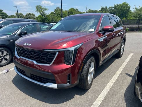 Used 2024 Kia Sorento LX FWD image 3
