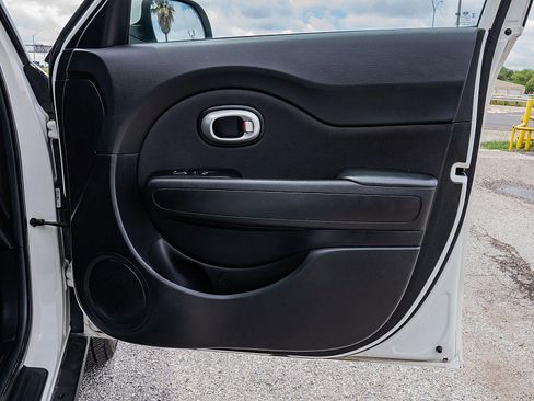 Used 2018 Kia Soul + FWD image 13