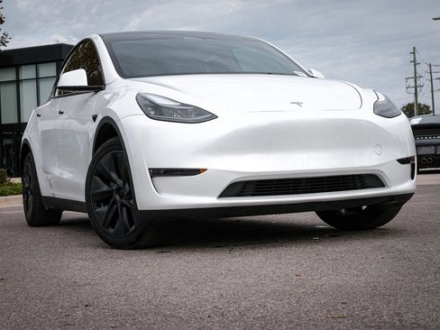 Used 2024 Tesla Model Y Long Range image 2