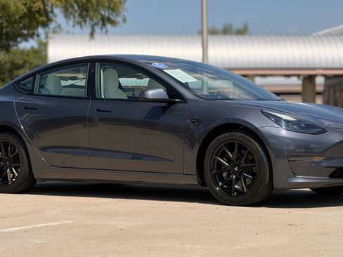 Used 2023 Tesla Model 3 Standard Range RWD image 1