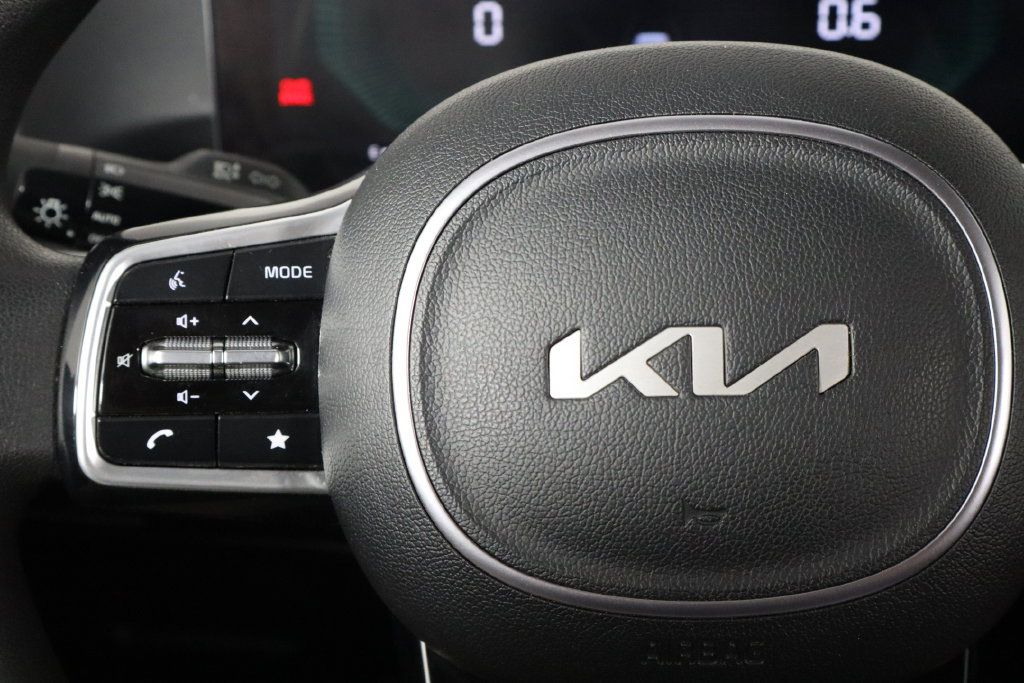 Used 2024 Kia Sorento LX FWD image 8