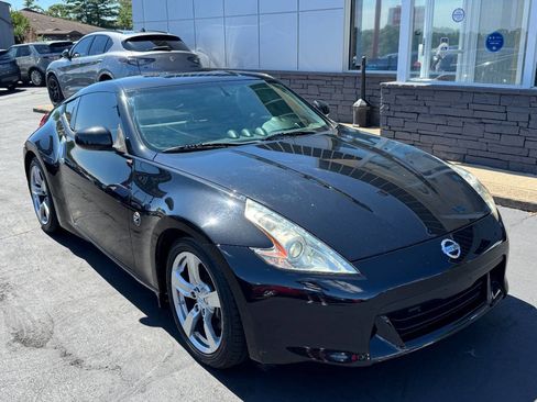 Used 2009 Nissan 370Z Touring image 10