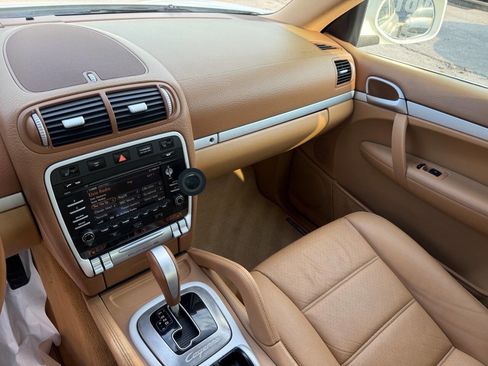 Used 2009 Porsche Cayenne AWD/4WD image 19