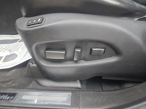 Used 2011 Cadillac SRX Luxury image 10