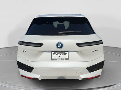 Used 2024 BMW iX xDrive50 w/ Sport Package AWD/4WD image 4