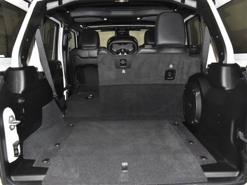 Used 2024 Jeep Wrangler Unlimited Sahara w/ Technology Group AWD/4WD image 33