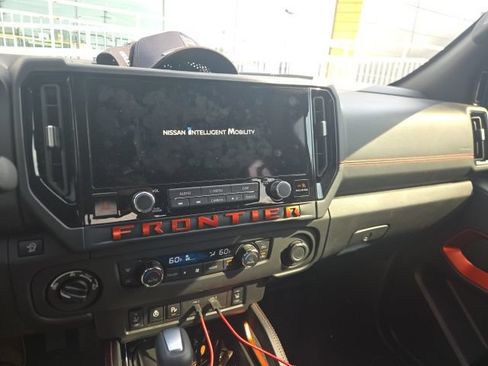 Used 2025 Nissan Frontier PRO-4X w/ Pro Convenience Package AWD/4WD image 9