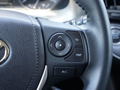 Used 2017 Toyota RAV4 XLE AWD/4WD image 8