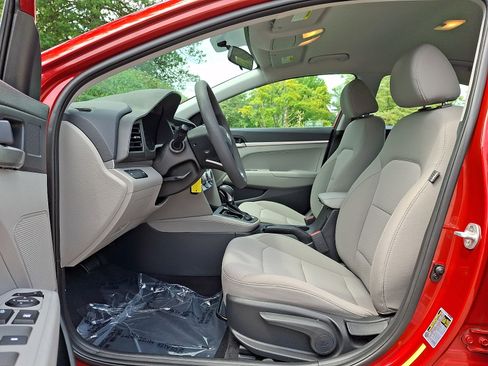 Used 2019 Hyundai Elantra SE FWD image 15